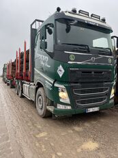 ciężarówka do przewozu drewna Volvo FH500