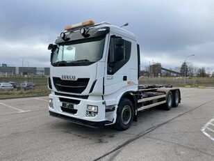 ciężarówka hakowiec IVECO Stralis 560