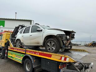 uszkodzony SUV Dacia Duster