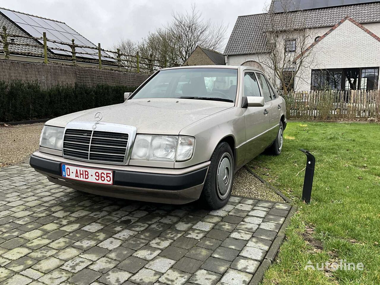 Kupić sedan Mercedes-Benz E220 W124 przez licytację Belgia Lokeren, ED38912